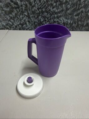 Toy Purple Plastic Pitcher with White Lid Tupperware child size - 5 inches tall